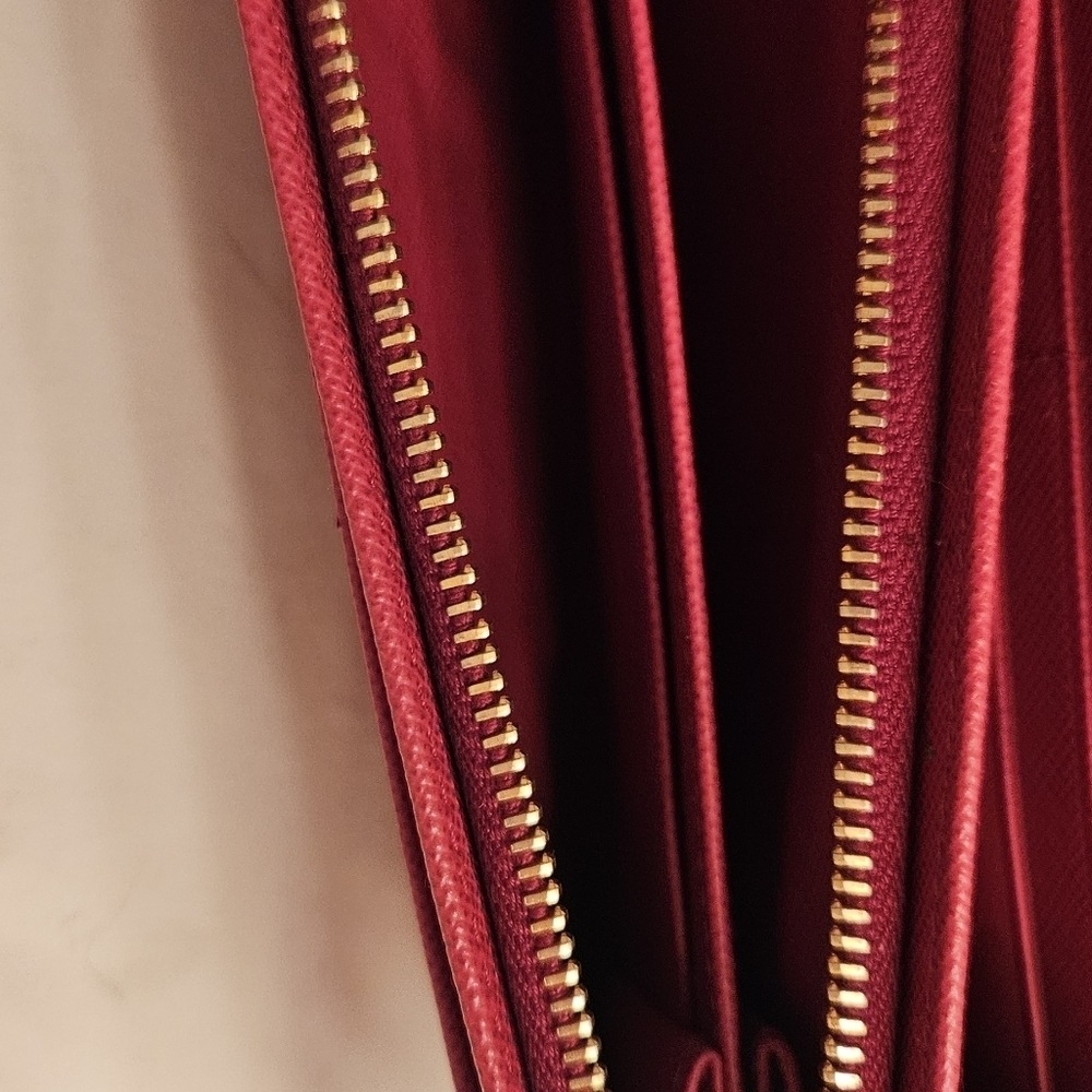 Prada Nero Red Saffiano Crossgrain Leather Long Wallet Gold Hardware Zipper - Picture 3 of 9